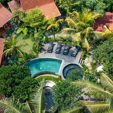 Berlima Wooden Lodge By Pramana Villas